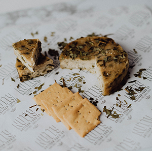 Queso vegano ajo silvestre Nutty Artisan Food Distribuidor La Taula Verda Espana Barcelona