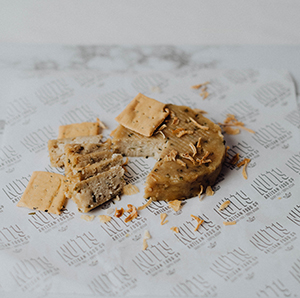 Queso vegano cebolla cebollino Nutty Artisan Food Distribuidor La Taula Verda Espana Barcelona