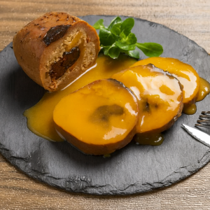 Redondo De Seitan Relleno De Orejones Y Ciruelas Pasas Con Salsa Monveg Plant Based Distribuidor proveedor Taula Verda Barcelona Espana
